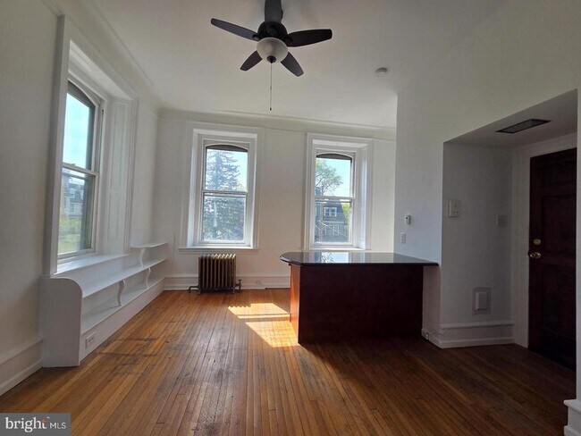 348 Green Ln