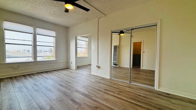 Photo - 4015 Melrose Ave