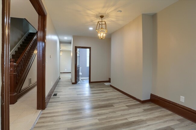 Photo - 2122 Jefferson St