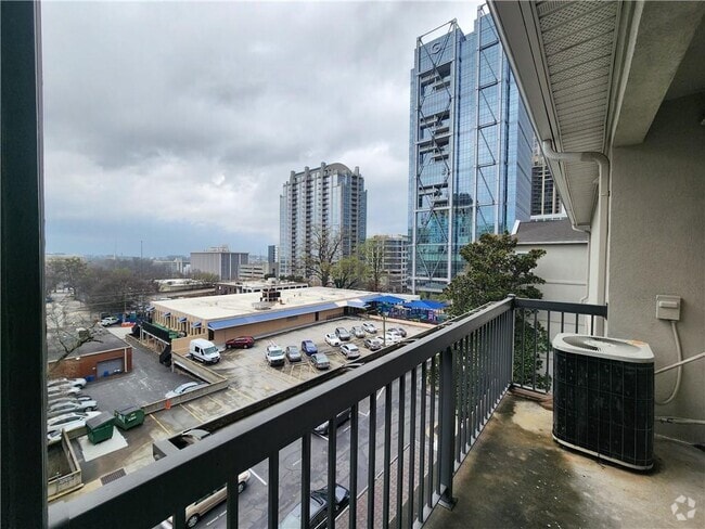 Building Photo - 1074 Peachtree Walk NE Rental