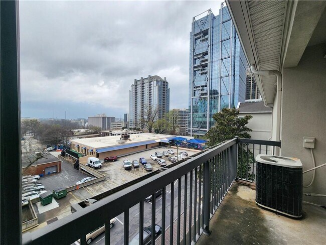 Building Photo - 1074 Peachtree Walk NE Rental