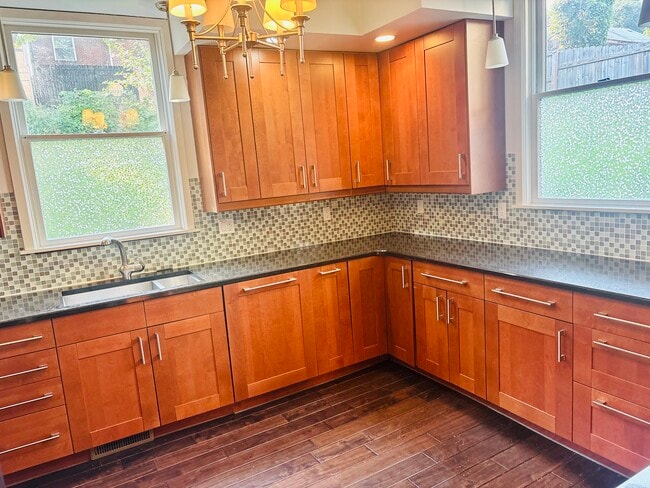 Photo - 215 Henderson St