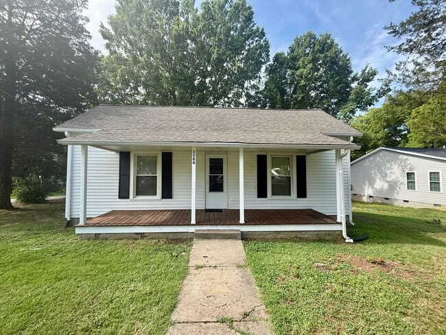 Building Photo - Two bedroom, 1 bath house in Burlington
