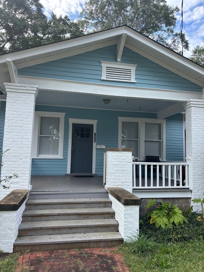 Photo - 1904 Perry Ave