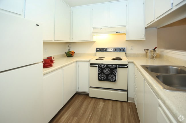 1 Bedroom, 1 Bath - Sunrise Wood Apartments