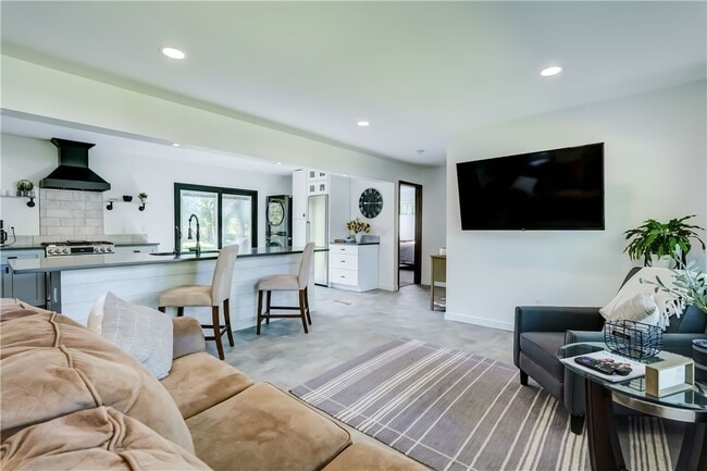 Photo - 20 Meadow View Dr