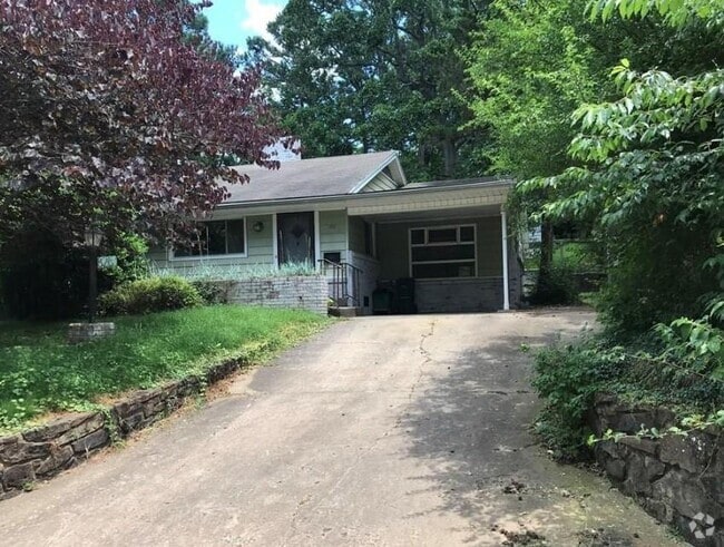 Building Photo - 826 Woodlawn Dr Rental