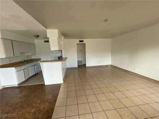 Building Photo - 537 Calcaterra Cir Unit C