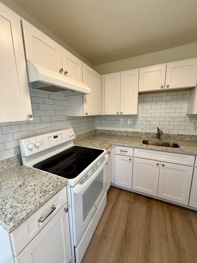 Building Photo - Bayberry Apartment Unit 3