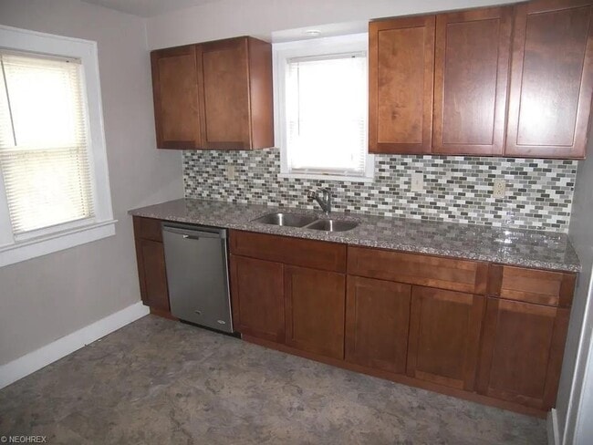 Photo - 1681 Sunview Rd