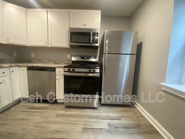 Photo - 218 W King St