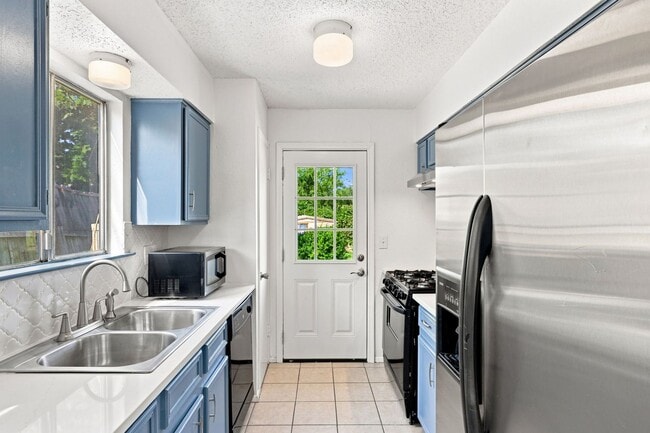 Building Photo - 5700 Cherry Park Unit A