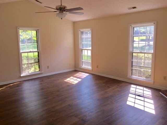 Photo - Like New Home Near Sisky YMCA