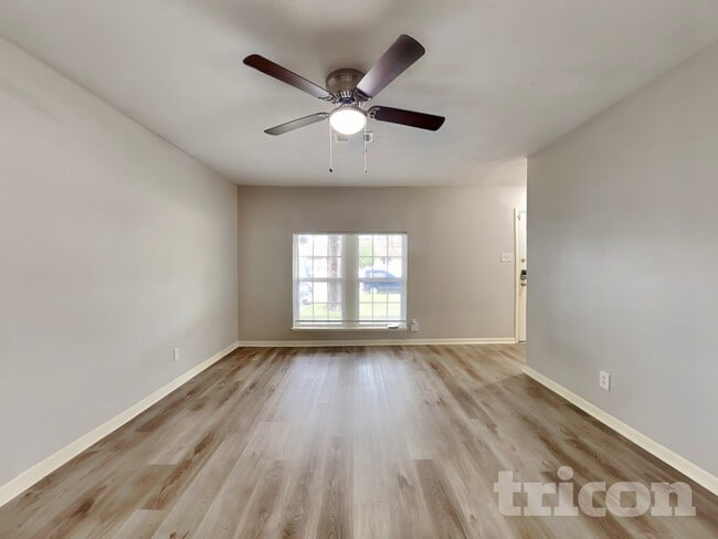 Photo - 2706 Dewberry Ln