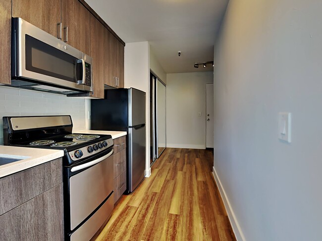 Photo - 425 E 18th St