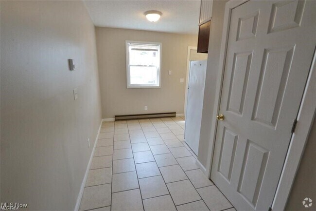 Building Photo - 31 S State St Unit 1 Rental