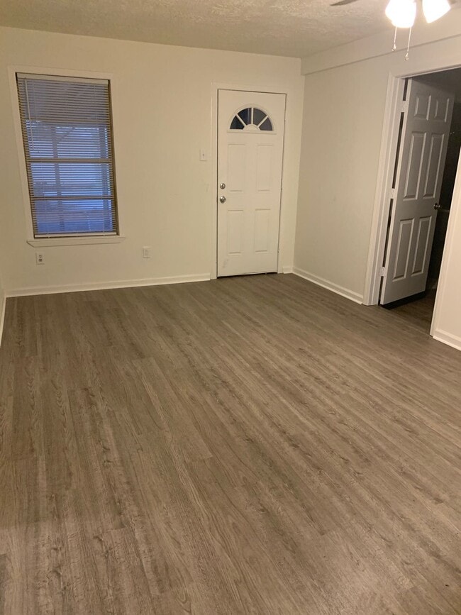 Photo - 930 Azalea St