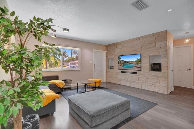 Photo - 1773 SW 28th Way Unidad HOME