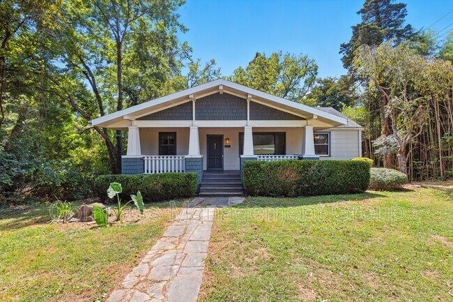 Building Photo - 5501 Lake Shore Dr Rental