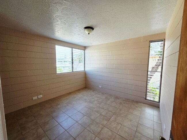 Photo - McCully/Moiliili - Near UH, Waikiki, Shopping & Restaurants Unit 201