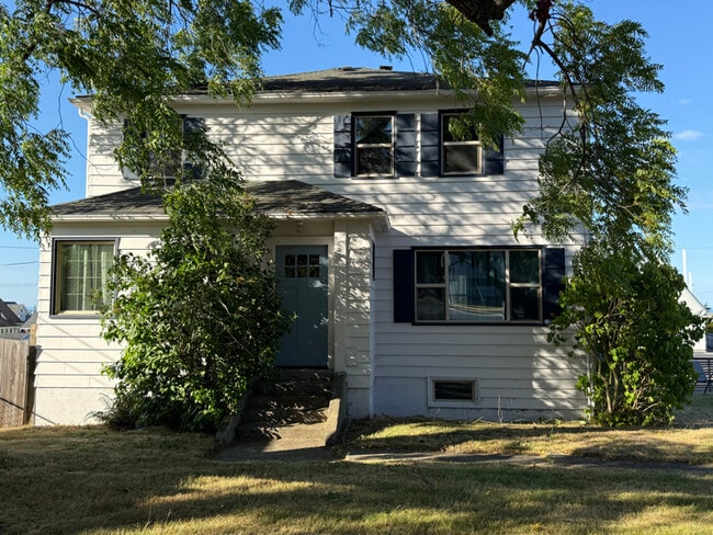 Building Photo - 127 E 14th St Rental