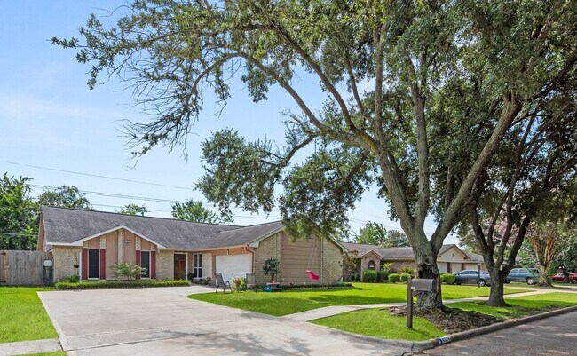 Building Photo - 4914 Tain Dr