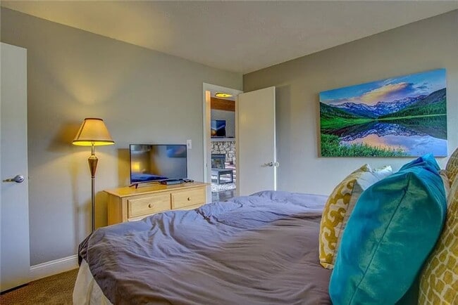 Photo - Buffalo Ridge - Spacious unit with Wifi, Covered Parking & Clubhouse