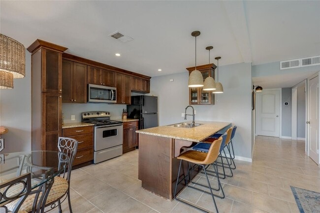 Photo - 205 Venture Blvd S