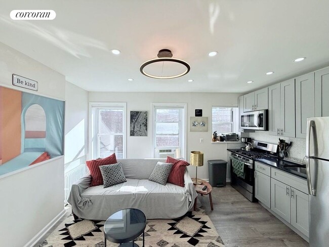 Photo - 716 Hancock St