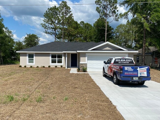 Photo - Custom Home - Desirable SE Ocala Neighborhood 3/2/2 **Won't Last**