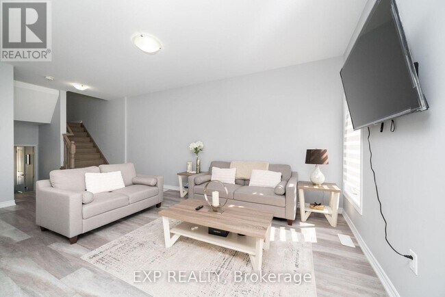 Photo - 324 Equestrian Way