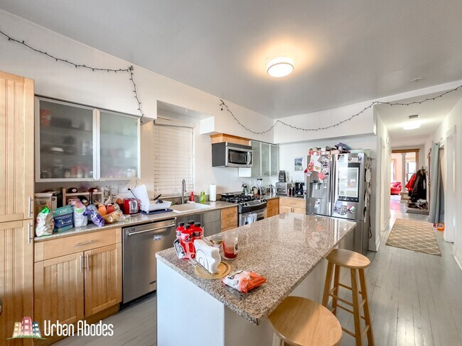 Photo - 3245 N Lakewood Ave Unidad J05W