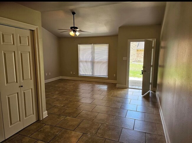 Photo - 44154 Simpson Pl