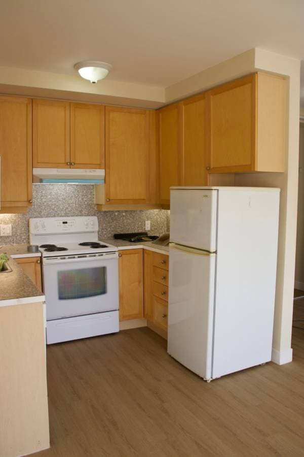 Photo - Cambie Plaza - 1BR 1BA
