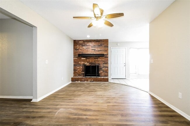 Photo - 1004 Cambridge Dr