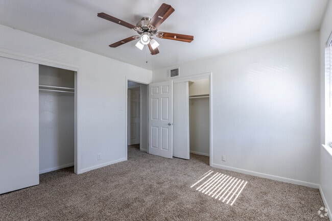 2BR, 1.5BA - 1024 SF TH - Bedroom