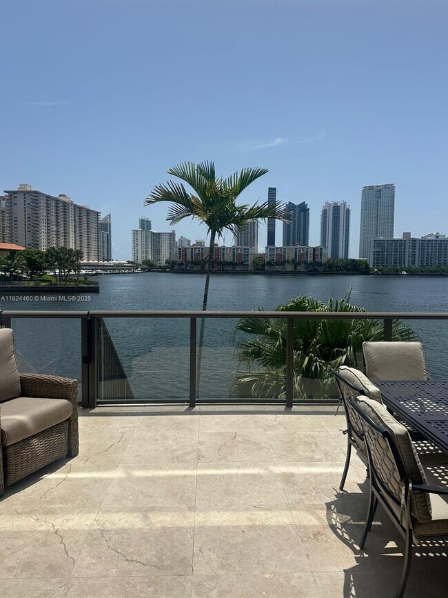 Photo - 4000 NE 168th St Unidad 110A Rental