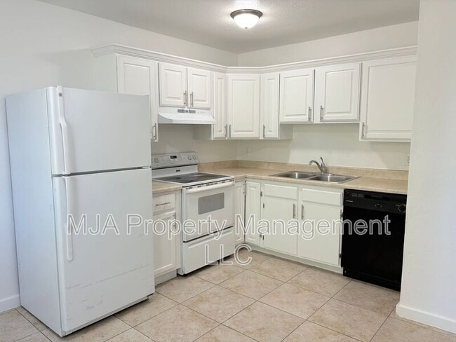 Photo - 2523 S Lakecrest Dr Unit 03