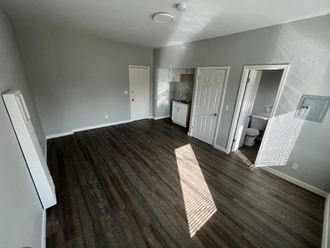Photo - 1140 E Elk Ave Apartment Unit 5A