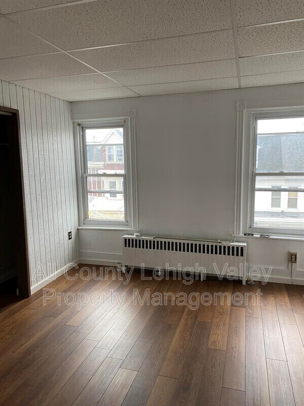 Photo - 736 N Ninth St