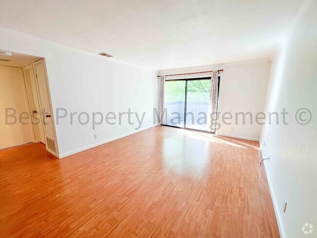 Building Photo - Perfect Shape Warm Springs Condo next to J...