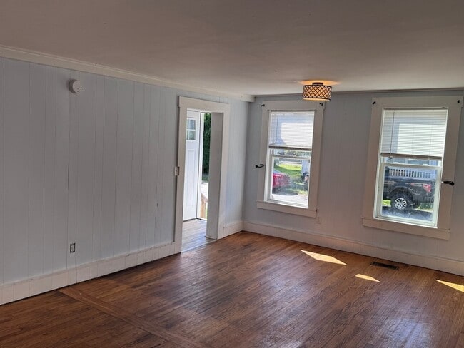 6 Morris Ave