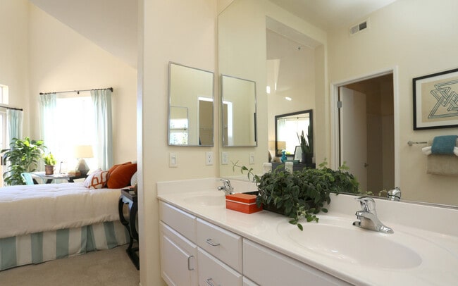 5305 Toscana Way Unidad SI FL1-ID1633408P