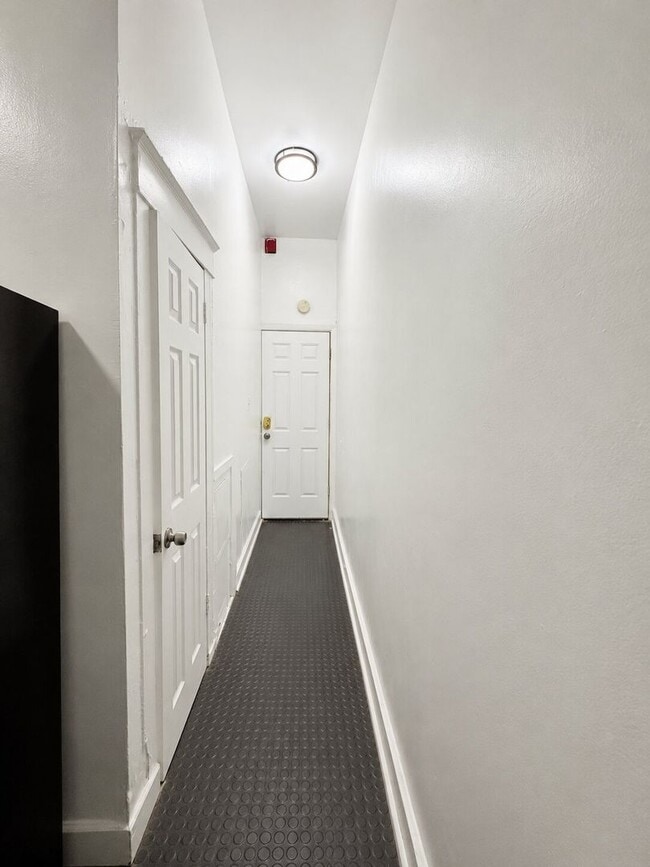 Photo - 7020 Woodland Ave Unidad B