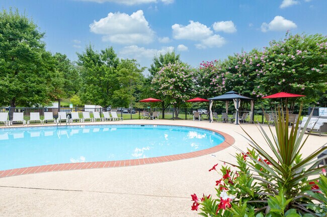 Piscina - Wyndham Pointe Apartments