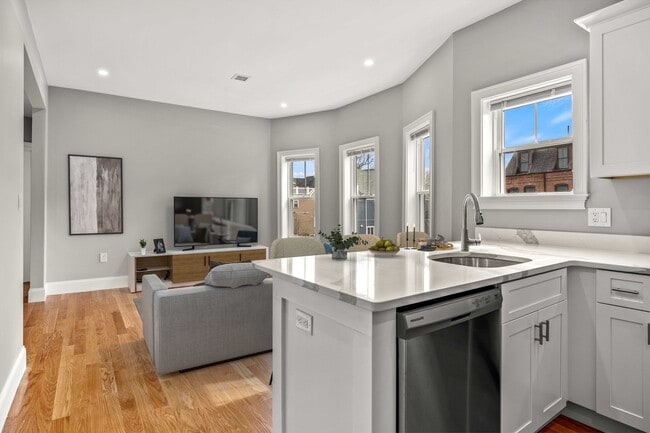 Photo - 10 Eastman St