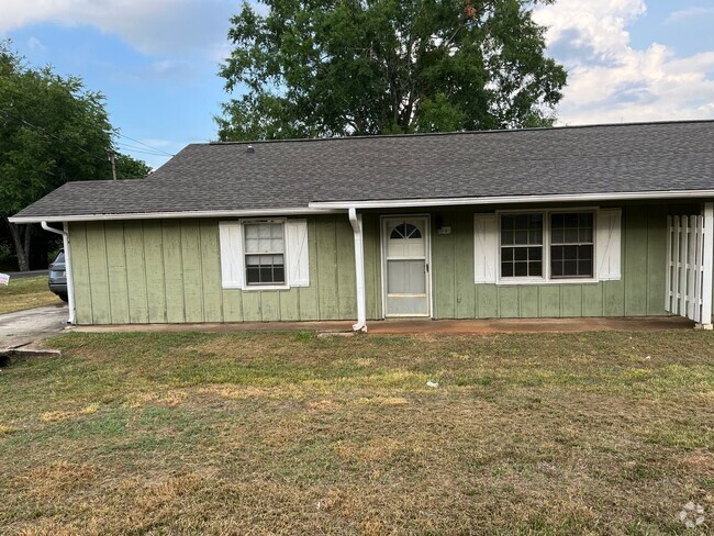 Building Photo - 11 Glenda Dr Unit Apt A