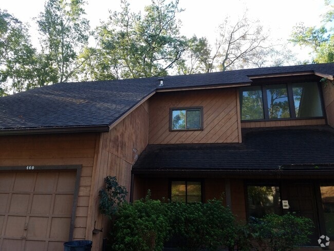 Building Photo - $1450 - 3/2/1 - MOVE IN SPECIAL  - Upstair... Rental