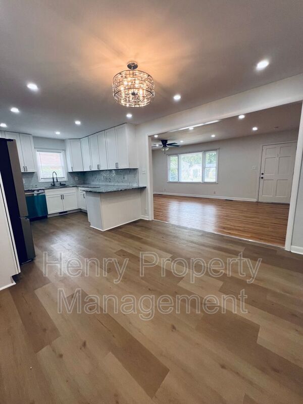 Photo - 3415 Carolyn Dr