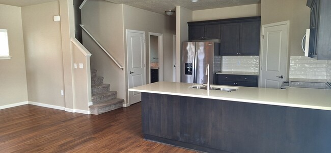 Photo - 253 Hill St NE